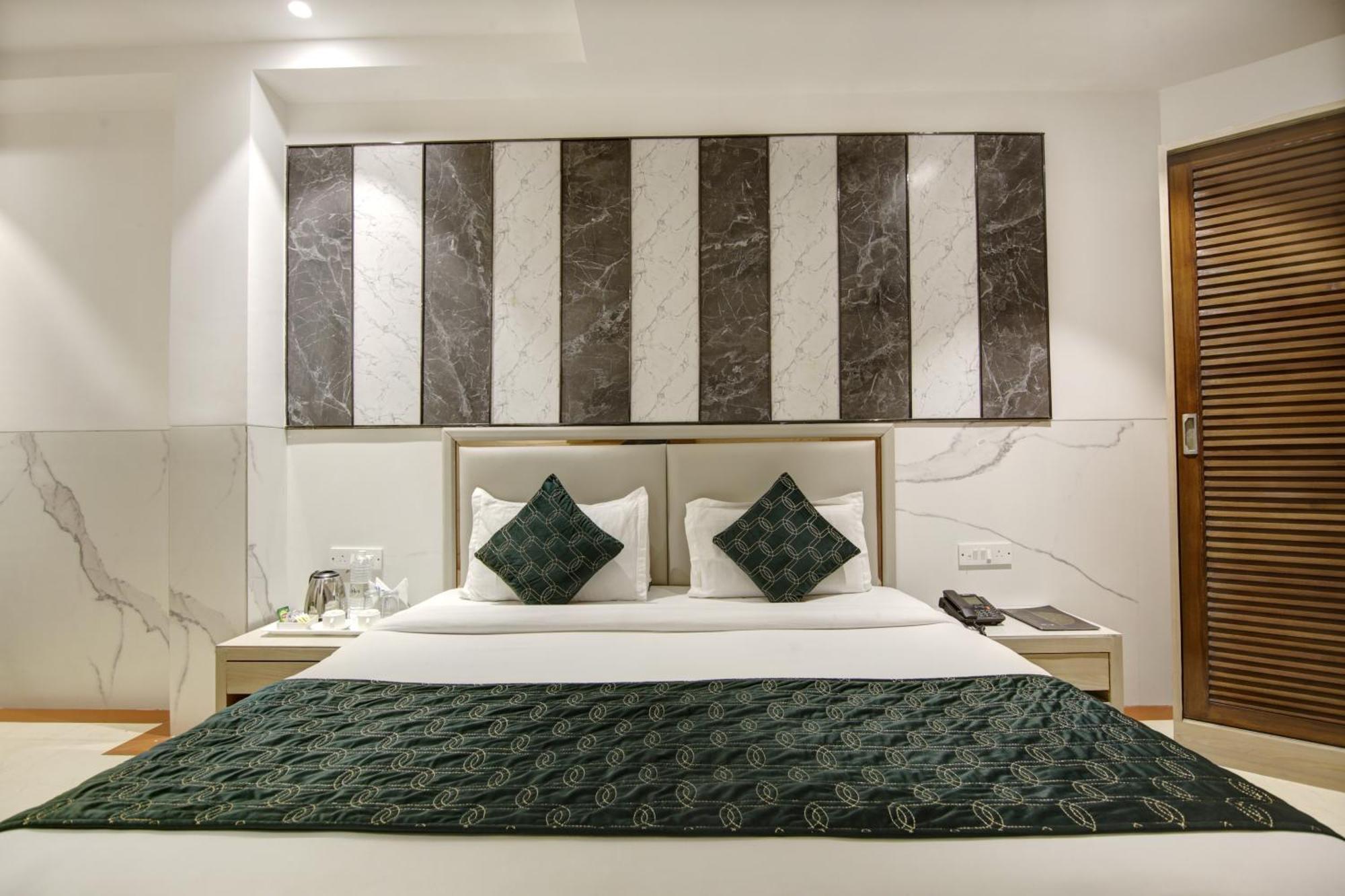 Hotel Transit International- Aerocity Delhi Airport New Delhi Exteriör bild