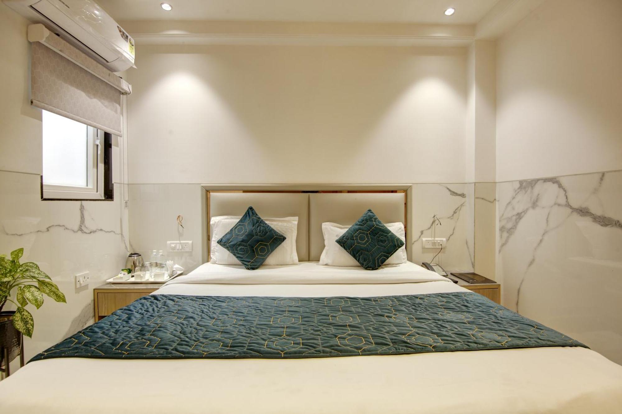 Hotel Transit International- Aerocity Delhi Airport New Delhi Exteriör bild